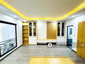 bán nhà tứ liên, nơi nhiều người nước ngoài thuê ở, 5m ra ô tô, 40m ra ôtô tránh, 43m2x 5t x 9,4 tỷ