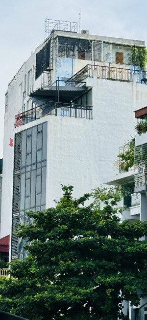 bán gấp nhà 9 tầng trần thái tông, mặt tiền 8m dòng tiền 200 triệu/tháng