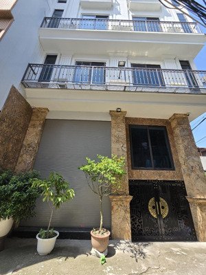 cần bán gấp nhà đẹp gần đại học công nghiệp ô tô vào tận nhà 20m ô tô tránh dt 68m nhỉnh 7 tỷ