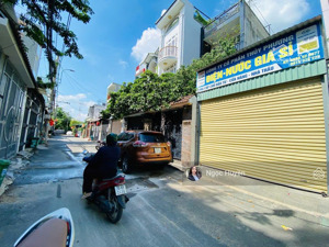 bán đất - hiện trạng có nhà kho thu nhập 5tr /th - hẻm nhựa xe hơi nhé nhau - giá 6,7 tỷ