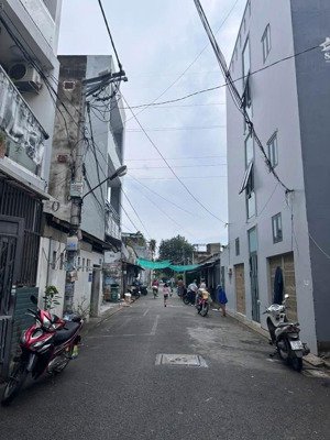 bán nhà cấp 4 350m2 12 phòng cho thuê, thuận tiện vừa ở vừa kinh doanh,dòng tiền ổn định hàng tháng