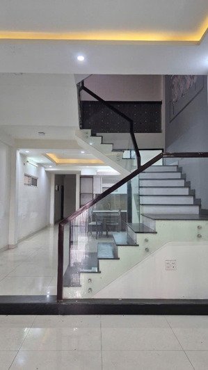 siêu phẩm nhà phố 3 tầng 6 phòng ngủ khu phố hàn ngay trục phạm văn đồng cách biển 500m dt cực tốt