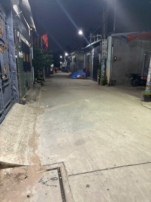 bán đất 2mặt tiền trước và sau,ngang 6m,gần chợ đoàn thị kia dĩ an,tp hcm,đường xe hơi,vào tận nơi