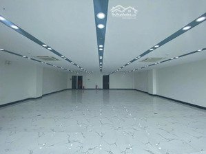 chính chủ. cho thuê mặt bằng kinh doanh tại mặt đường phạm văn đồng, cầu giấy