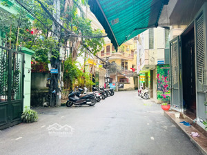 siêu phẩm cầu giấy-6 tầng thang máy-nội thất siêu sang -ngõ thông kinh doanh -giá 12 tỷ