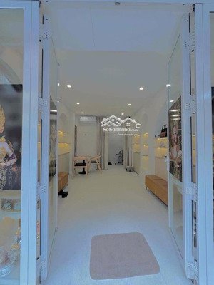 cho thuê nhà góc 2 mặt tiền kinh doanh , nhà mới đẹp , full nội thất cao cấp , vĩnh viễn , quận 10