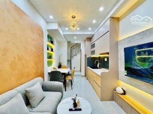 sát mặt tiền q4 - 30m2 - 2 lầu đúc - ko qh- giá 4 tỷ nhỉnh