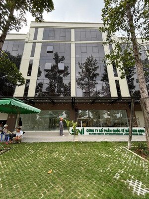 bán nhà phố thương mại mặt tiền đường vành đai 4 - bến cát đối diện đại học việt đức