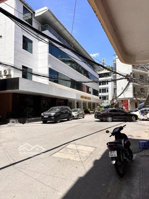 dt 92m2 6t thang máy phố tôn đức thắng ngõ thông phong tt. q đống đa