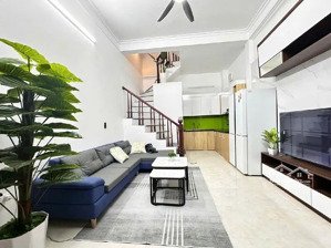 siêu phẩm cầu giấy -nhà mới 6 tầng thang máy-lô góc 2 mặt tiền -ngõ nông thoáng -giá nhỉnh 9 tỷ