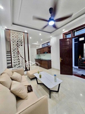 bán nhà riêng tại ngọc lâm, 7,4 tỷ, 33m2, 5 tầng, 3pn, pháp lý đầy đủ