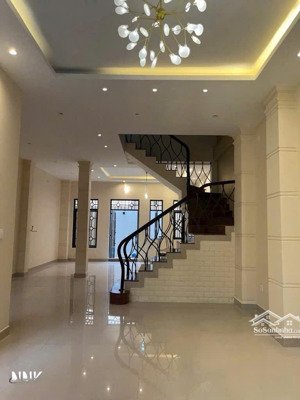 nhà đẹp 3 tầng, 114m2, dt: 6mx19m, gần gigamall