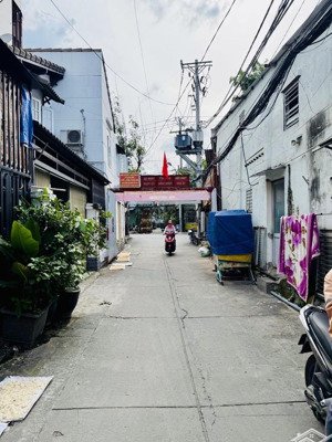 bán nhà trung tâm quận 8 - 60m2 - hẻm rộng thoáng ở ngay - chỉ nhỉnh 4 tỷ