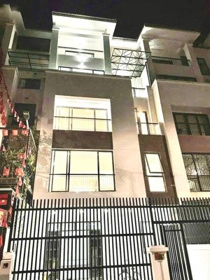 cho thuê biệt thự liền kề 150m x 5t, mt 7m thang máy. khu hòang thành villas, nguyễn văn lộc mỗ lao