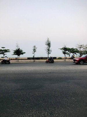 cần bán biệt thự 3.5 tầng mt đường nguyễn tất thành,p thanh khê.đà nẵng