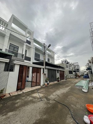 bán nhà mới xây 100m2(5x20) thổ cư 100%, sổ riêng hoàn công giá rẻ phường hóa an.