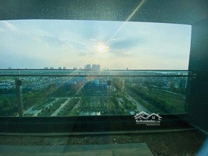 chính chủ gửi em cho thuê căn hộ 3 ngủ+1 và 2 vệ sinh, có bồn tắm với 163m2 nội thất cơ bản