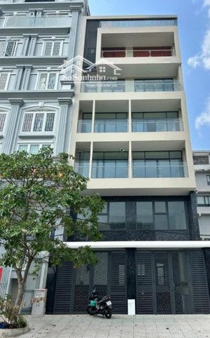 bán gấp tòa nhà góc 2 mt trần hưng đạo q.1 - dt: 8.5x18m - 7 tầng - hđt 250 triệu - giá 58 tỷ chốt