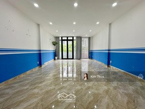 văn phòng 37m2 có ban công ở vạn phúc, có thang máy máy lạnh, hầm xe free, wc bên ngoài. giá 7,3 tr