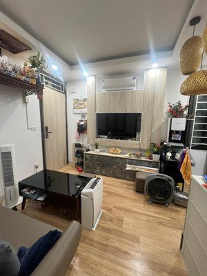 bán ccmn mới đẹp, tầng trung căn góc - hào nam, cát linh