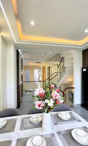 bán nr đ. đinh công tráng, p tân định , q1, giá 3ty7, s 60m2, 4pn, 5wc, hẻm oto, mt 8m, shr