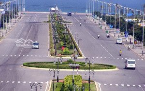 bán đất mt phạm văn đồng, đà nẵng, dt 125m2, đường 56m, lề 9m gần biển. giá đầu tư tốt