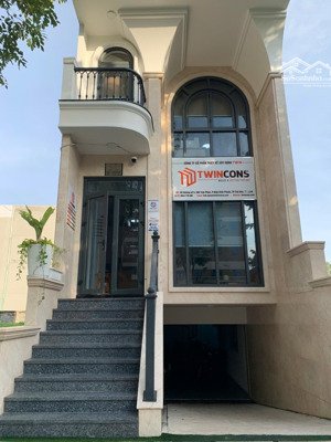 cho thuê văn phòng ngay trong kđt vạn phúc, full nội thất