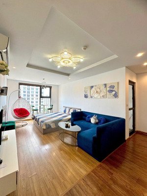 cần bán căn studio, hướng đông nam, view biển, full nội thất đẹp, sổ đỏ giá 1,2x tỷ. 