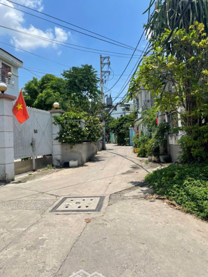 chủ đi mỹ - nhà đẹp ngang 9,5m, lâu đời - hẻm 8m đường đht42, q. 12 - 193m2 - giá 11. x tỷ