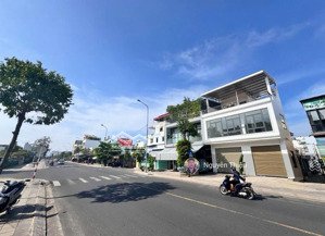 bán căn góc 3 tầng mới đẹp mặt tiền đường thích quảng đức