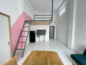 cho thuê chdv ban công full nội thất gần cđ công thương, cđktđn