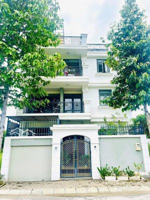 chính chủ bán nhà phố 630m2 sàn (có hầm + thang máy) - khu kikyo residence - nam long