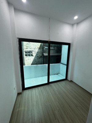 cho thuê nhà mặt phố cổng đục, dt 31m2, xây 5 tầng, lh 