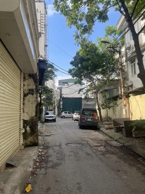 chính chủ bán mảnh đất hữu hoà. ô tô ngủ trong đất. đường ngõ ô tô tải thông tứ phía