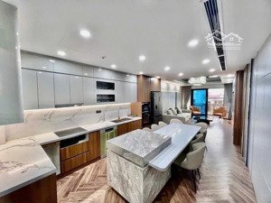 mặt phố nguyễn văn cừ 7 tầng tm, mới đẹp full nội thất 60m. mt 4m. chào 33.5 tỷ. 