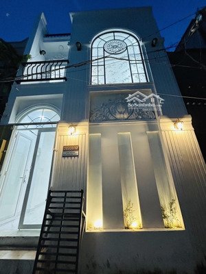 nhà mới thiết kế đẹp , đầy đủ công năng, 4,7x9,5, 2 tầng, nhỉnh 5 tỷ tại huỳnh tấn phát, quận 7