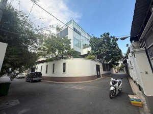 biệt thự góc 2 mt cách mạng tháng 8 - cư xá tự do giảm giá sau