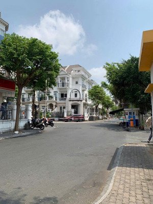 bán biệt thự cityland góc 2 mặt tiền.ngay cổng siêu thị emart p5 gò vấp dt 7,5x20 4 tầng hầm 34t5