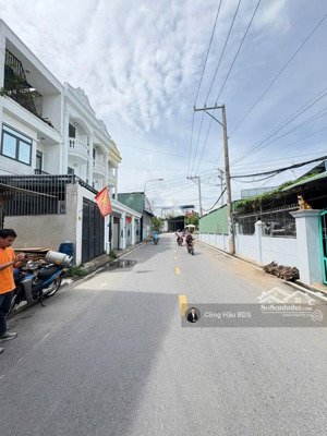 bán nhà 3 tầng nhà mới 100%. mt bùi thị cội, tp. hcm. dt: 82.5m2, gồm 3 pn - 4wc. giá: 5.5 tỷ tl