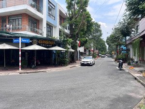 cần bán nhà 1 trệt 2 lầu khu k8 gần đại học bình dương