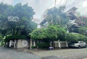 khuôn đất vip đẹp nhất khu compound đường quốc hương,p. thảo điền, quận 2 - dt:10mx20m- giá 39 tỷ