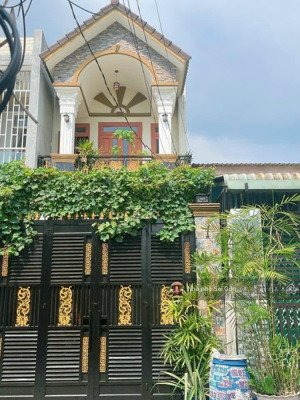 nhà 1tr1l thích hợp ở hay đầu tư đều oke, dt 80m2 ở đông hòa - dĩ an , cách go dĩ an chỉ 2km - shr
