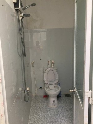 rẻ thật bán ngôi nhà gần biển hòn chồng nha trang đường ô tô tận nơi nhà ngang 5,4 chỉ 4 tỷ thôi