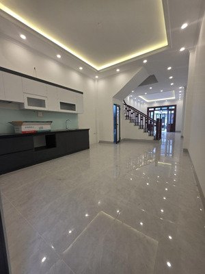 bán nhà phúc lợi,72m_mt 5m, 5 ngủ ,mới tinh,gần ô tô,chỉ 8.3 tỷ