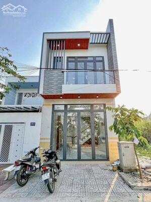 Nhà trệt lầu 3 phòng ngủ đường C5 khu dân cư Phú An