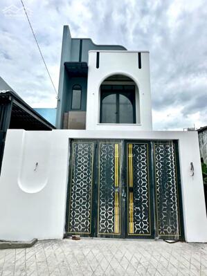 Nhà lầu rộng có sân đậu ô tô, cách đại học Y Dược Cần Thơ 3km