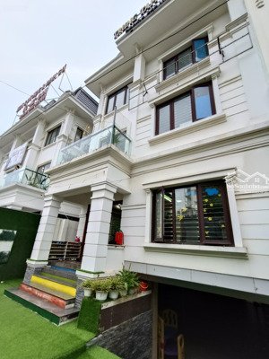cho thuê nhà kđt nam cường, hoàng quốc việt dt 180m2, 4 tầng 1 hầm, mt 12m, thang máy, mới, 60tr/th