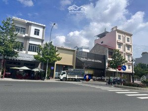 bán đất đường nguyễn văn hưởng (đường số 22 cũ) .lô vip . ngang 8m . giá 8ty550 . lh em hoàng ạ