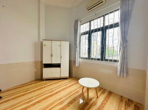 phòng trọ sinh viên không giới hạn người ở cửa sổ trời ở vòng xoay lê đại hành