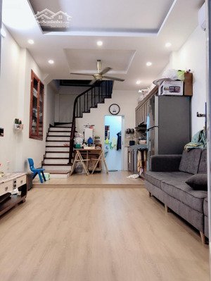 siêu hiếm!nhà dân xây miêu nha,do nha,tây mỗ 35m2x5t hiện đại,vài bước ra oto tránh 5,25 tỷ